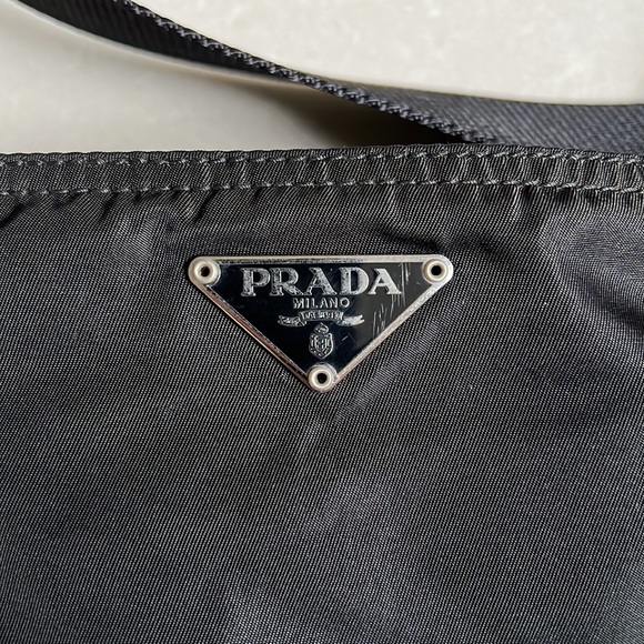Impecable Prada Tessuto Nylon Crossbody - Picture 3 of 16